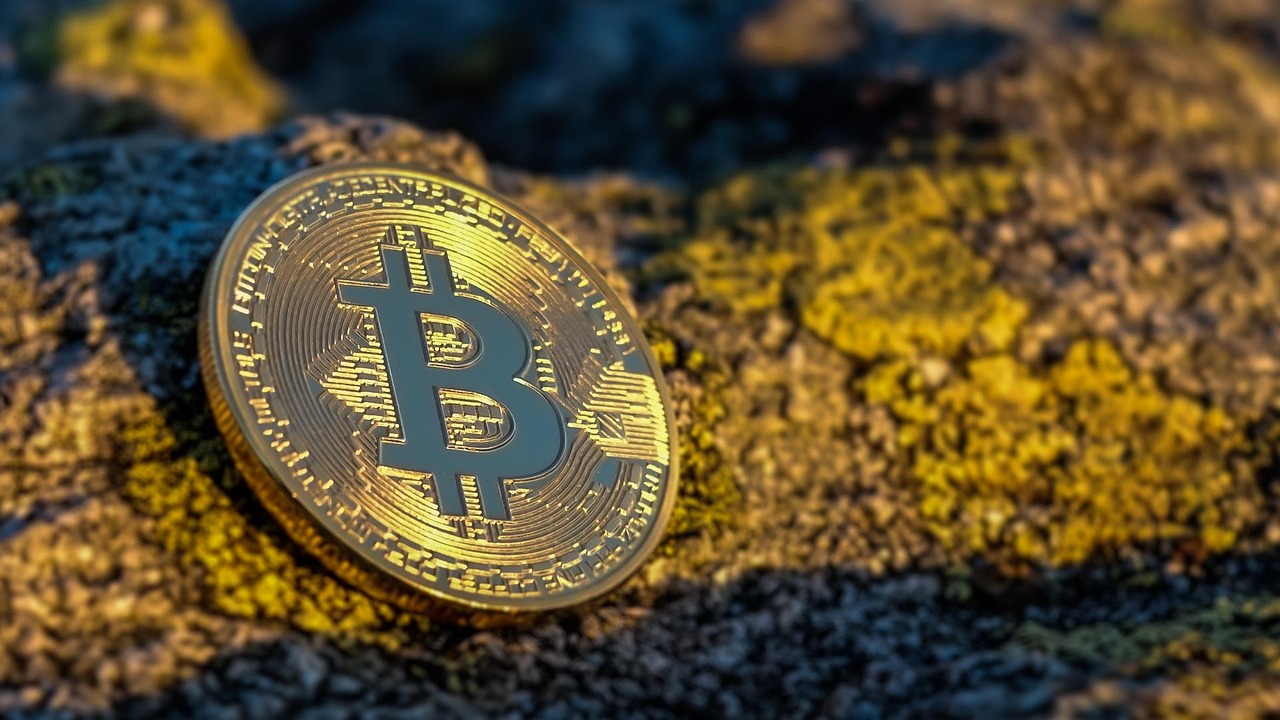 黄金再飙新高！数据：比特币通常在100~150天内跟进拉涨